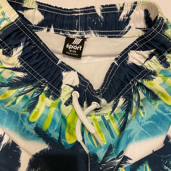 Surfboard rash guard and matching swim trunks !! - Picture 2 of 3